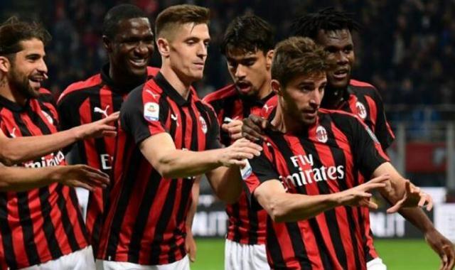  AC米兰主场完胜拉齐奥，红黑军团重燃争冠希望